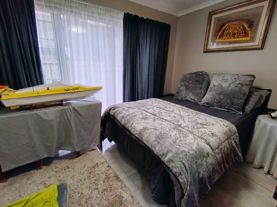 2 Bedroom Property for Sale in Heiderand Western Cape